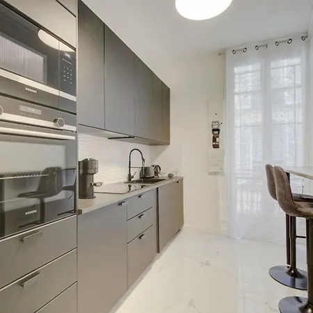 Le Parisien Chic Et Contemporain París