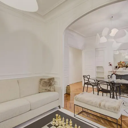 Le Parisien Chic Et Contemporain París
